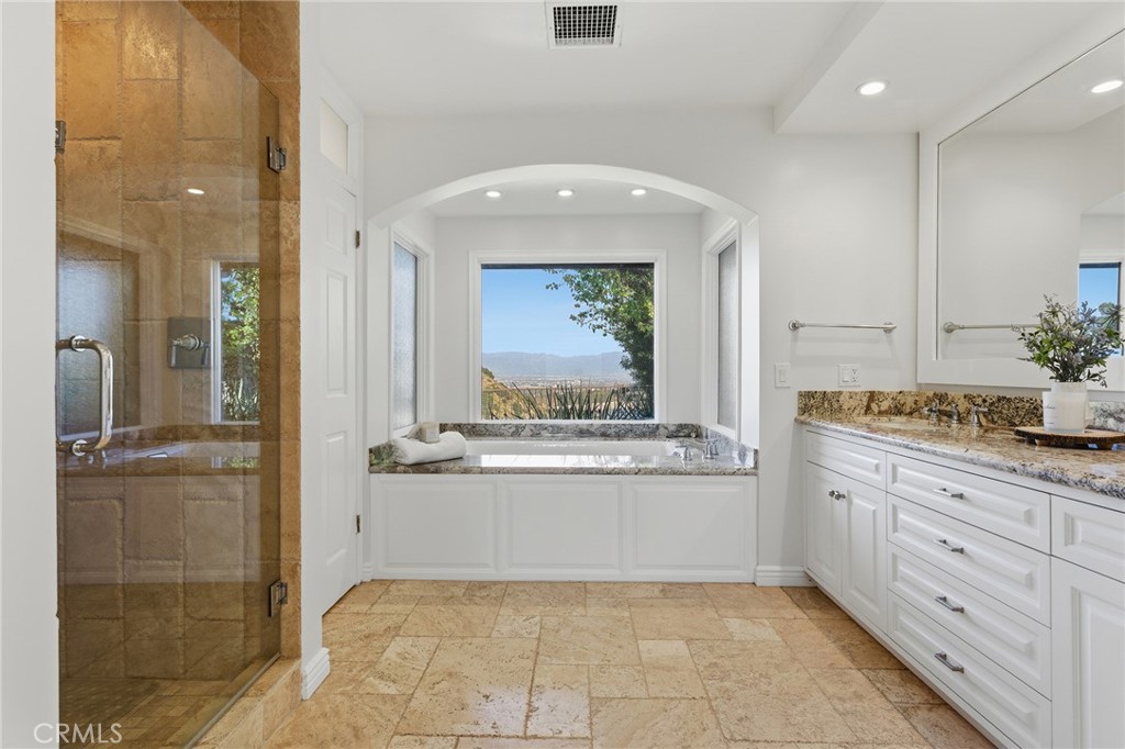 3906 Lake Vista Court