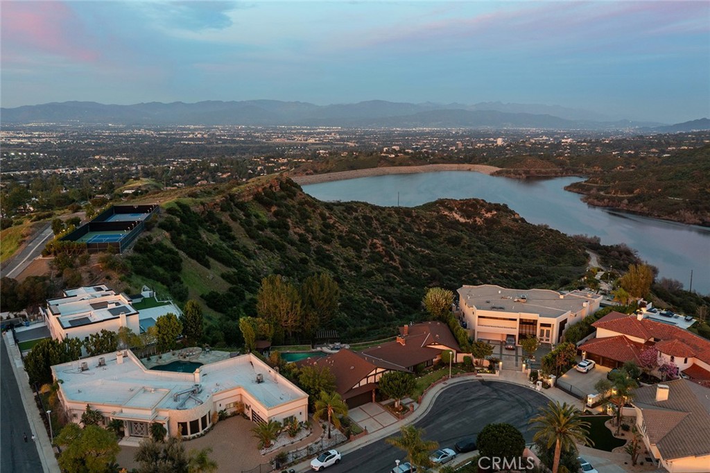 3906 Lake Vista Court