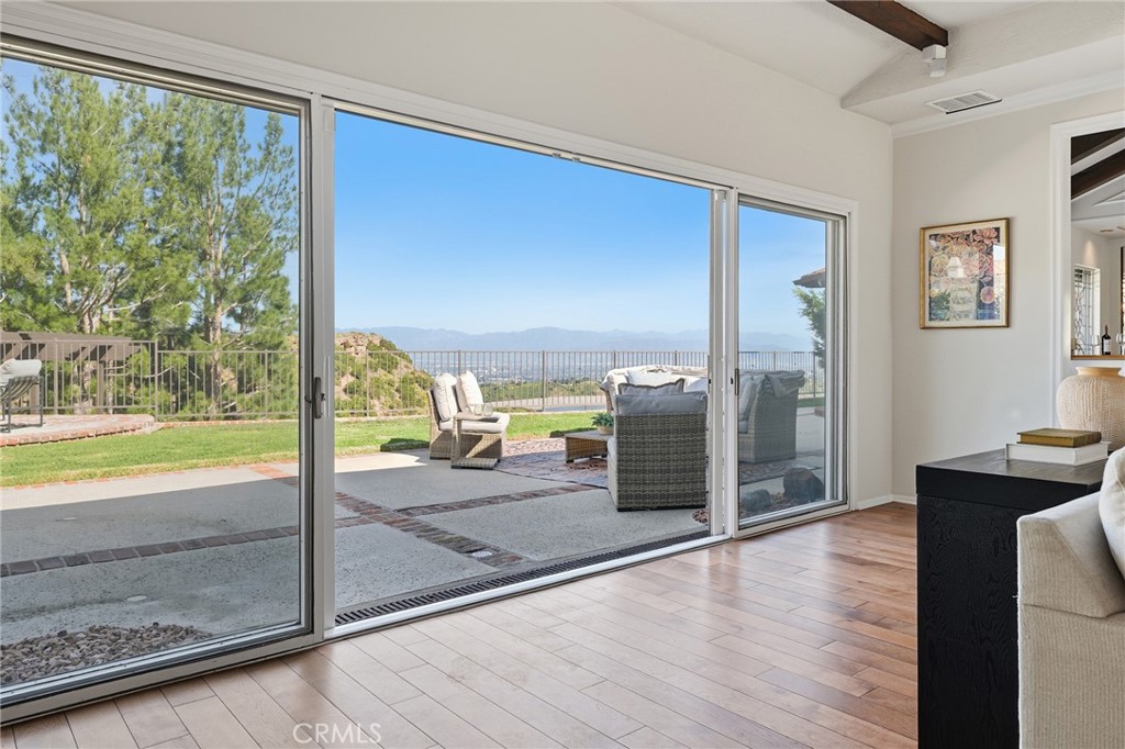 3906 Lake Vista Court