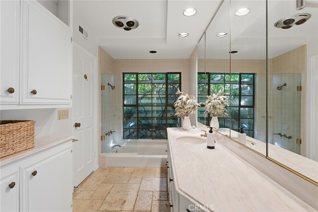 3906 Lake Vista Court