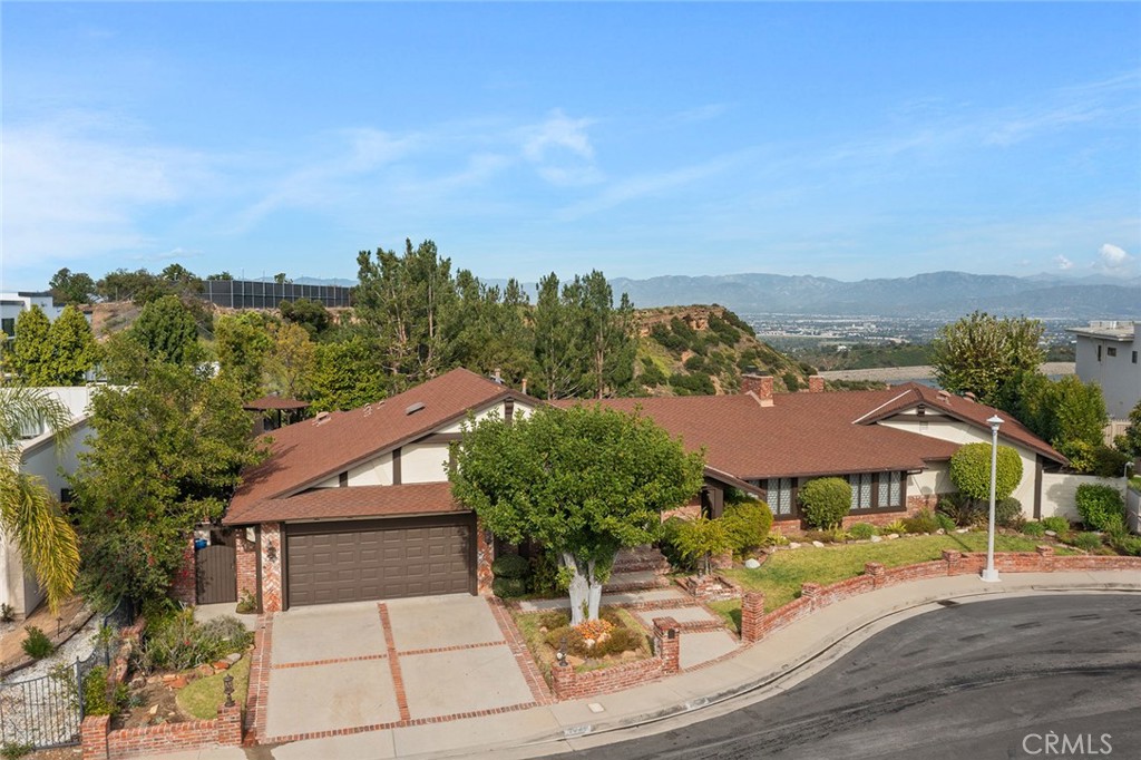 3906 Lake Vista Court