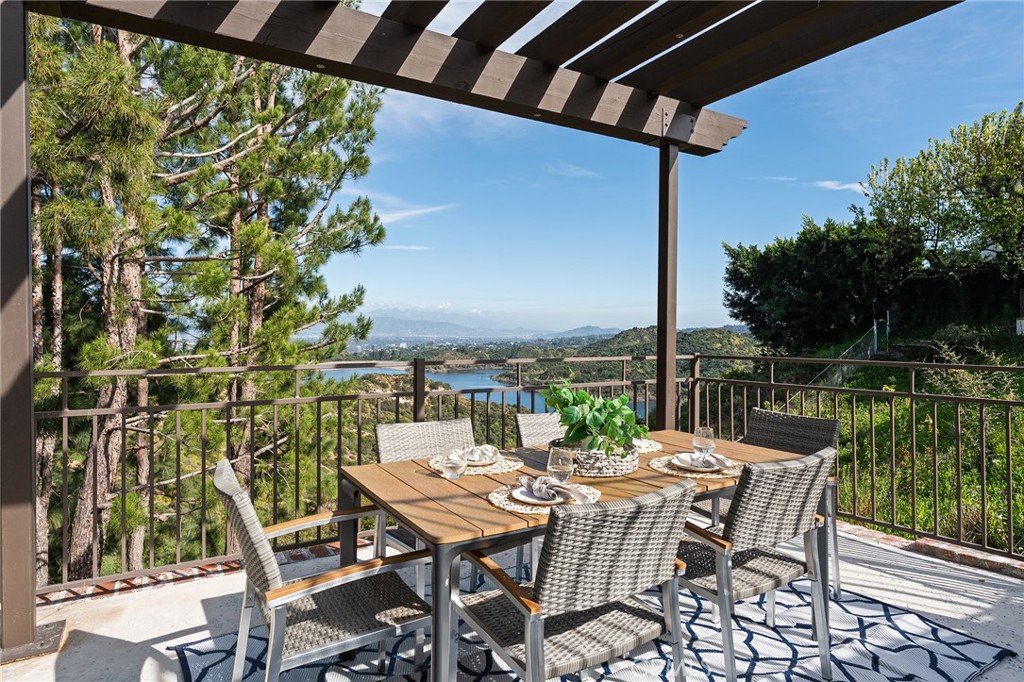 3906 Lake Vista Court