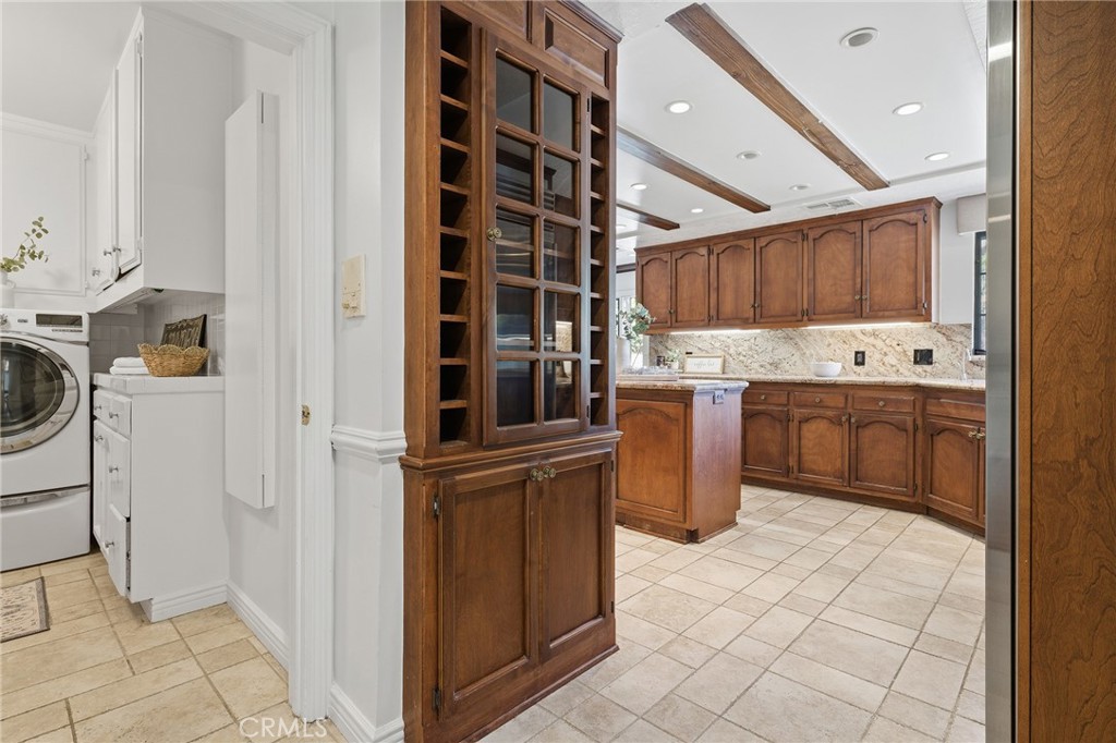 3906 Lake Vista Court