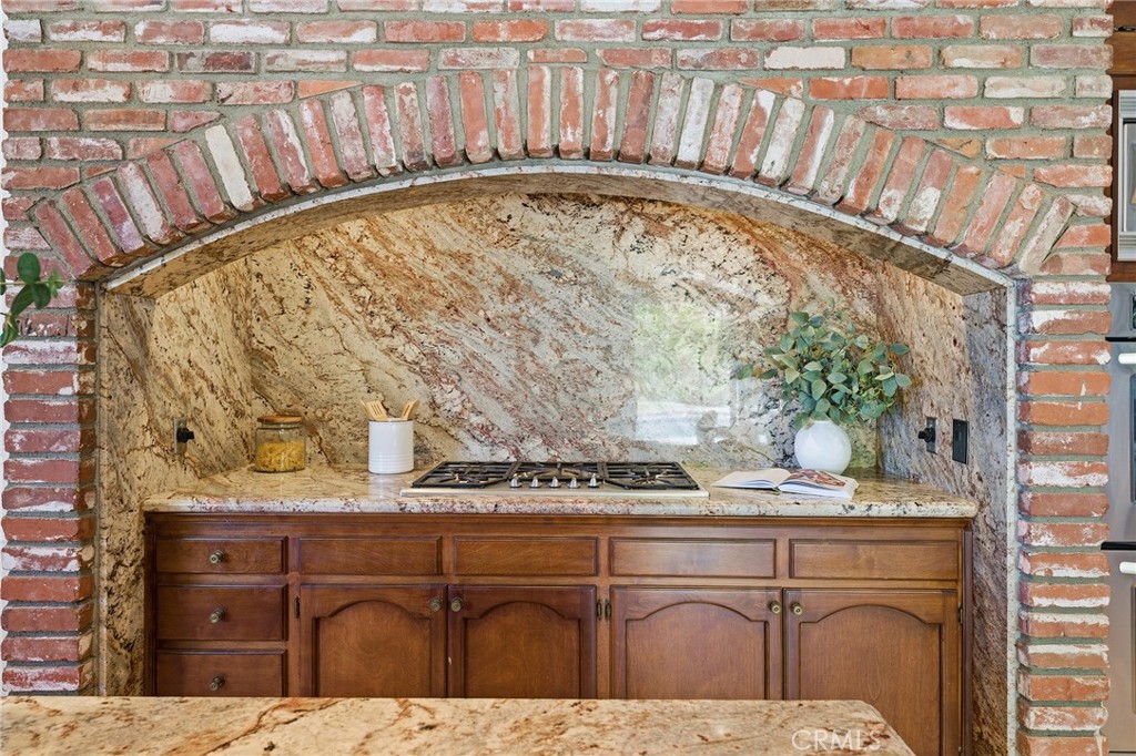 3906 Lake Vista Court