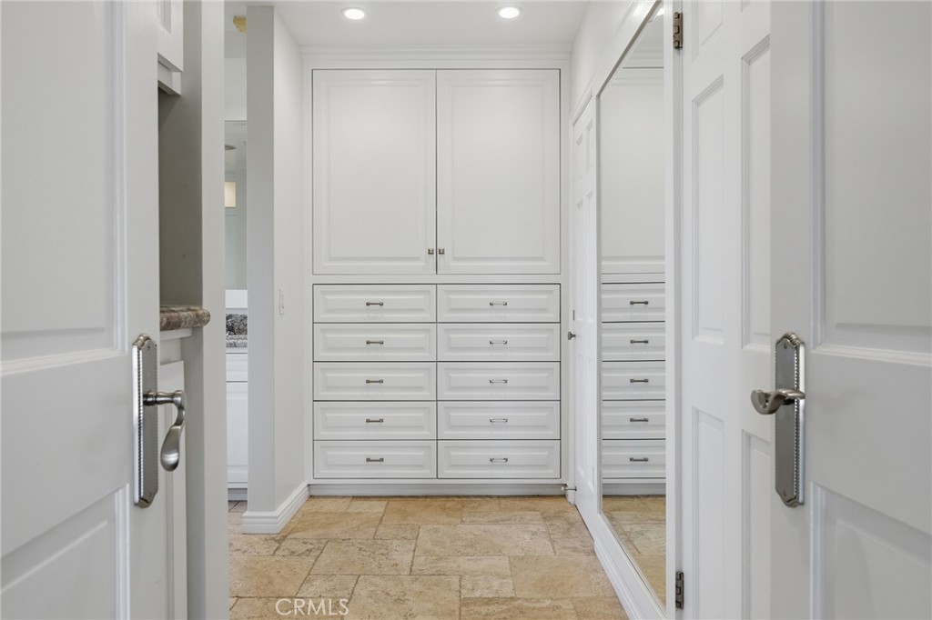 3906 Lake Vista Court