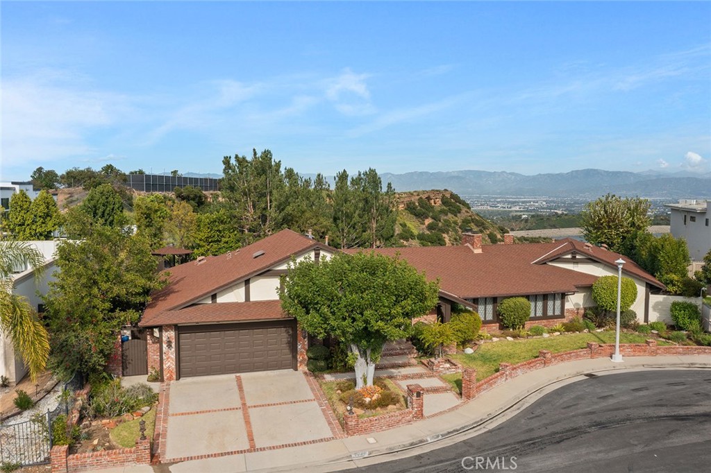 3906 Lake Vista Court