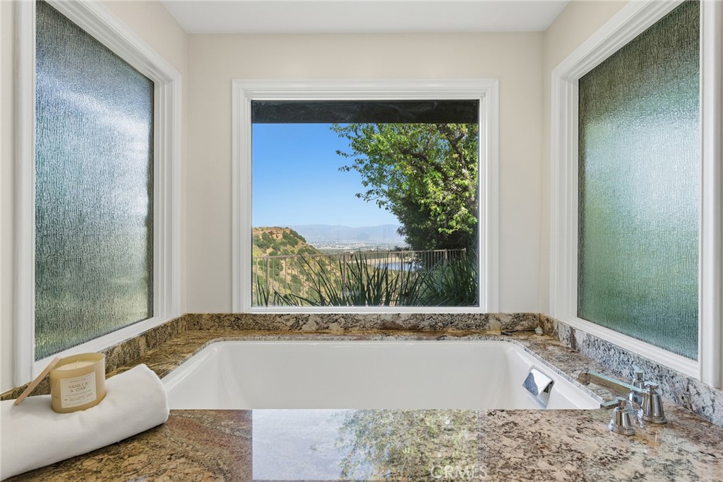 3906 Lake Vista Court