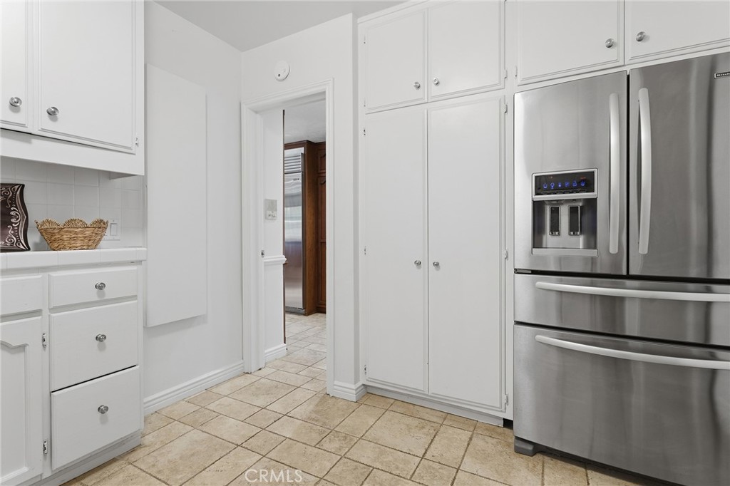 3906 Lake Vista Court