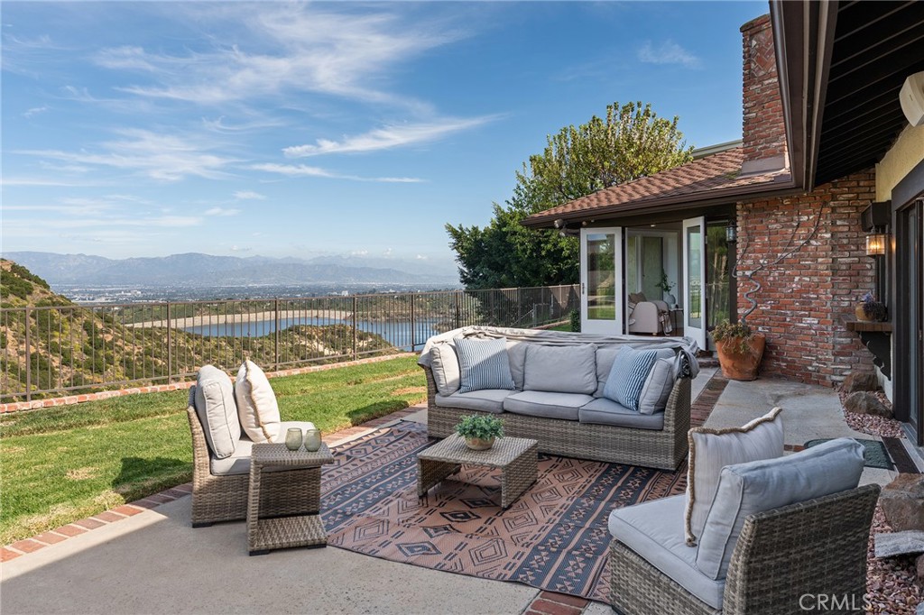 3906 Lake Vista Court