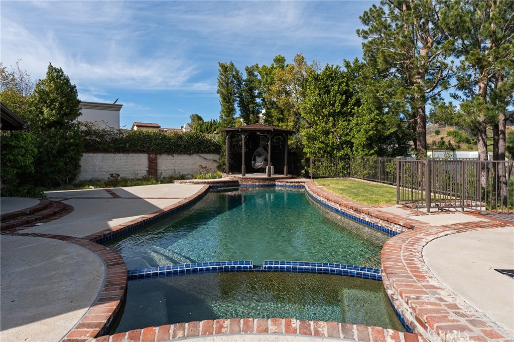 3906 Lake Vista Court