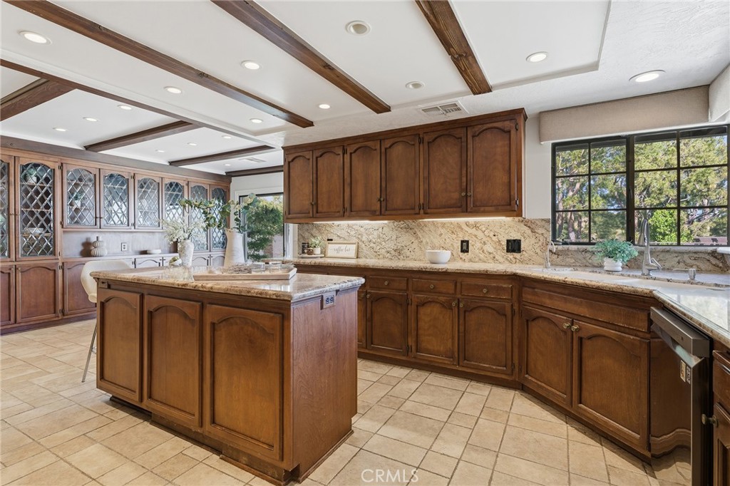 3906 Lake Vista Court