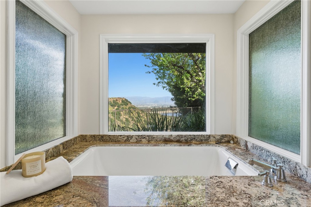 3906 Lake Vista Court