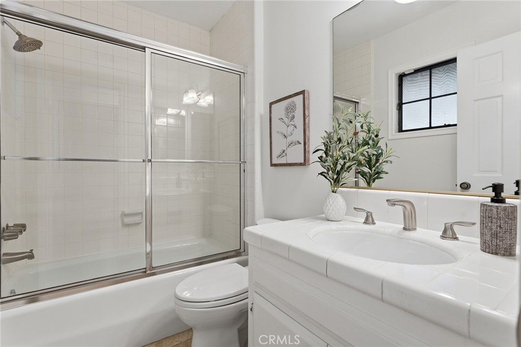 3906 Lake Vista Court