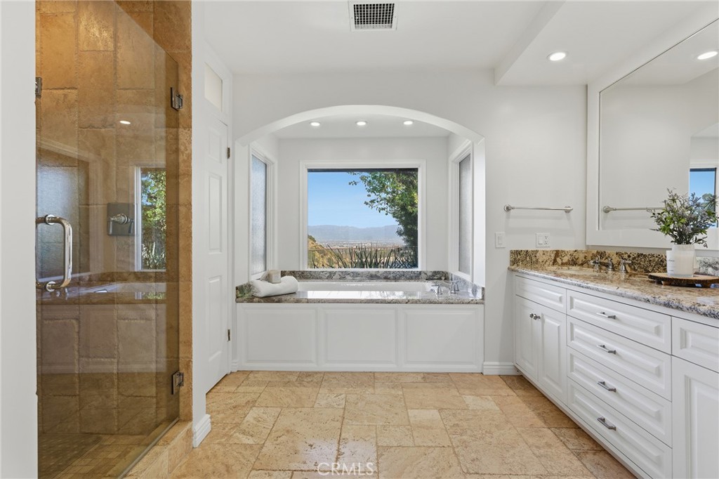 3906 Lake Vista Court