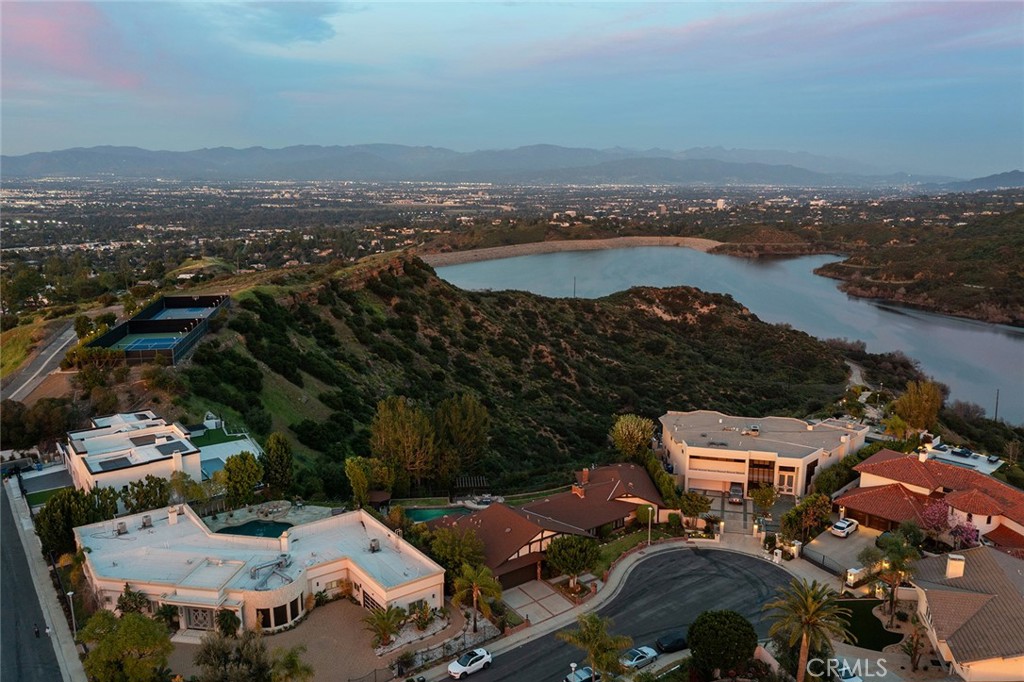 3906 Lake Vista Court