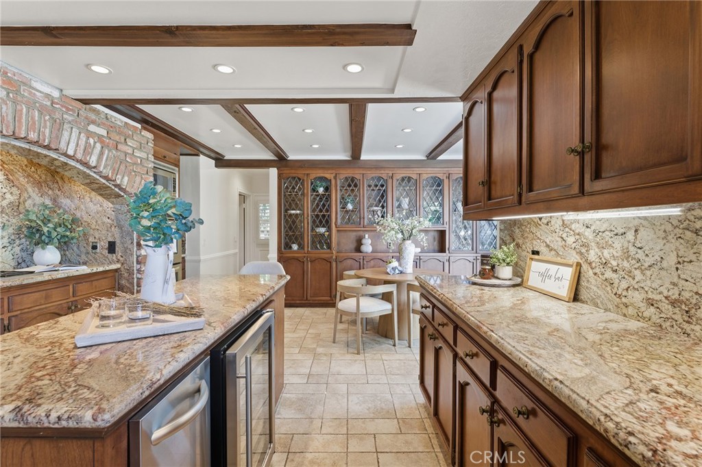 3906 Lake Vista Court