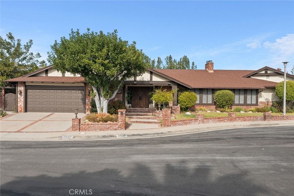 3906 Lake Vista Court