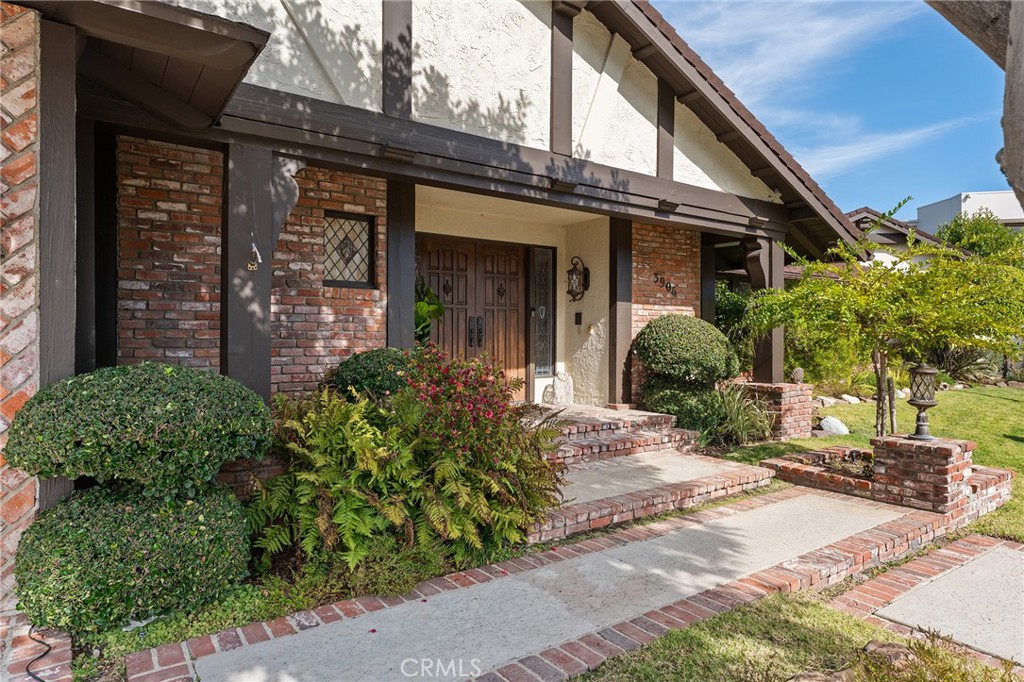 3906 Lake Vista Court