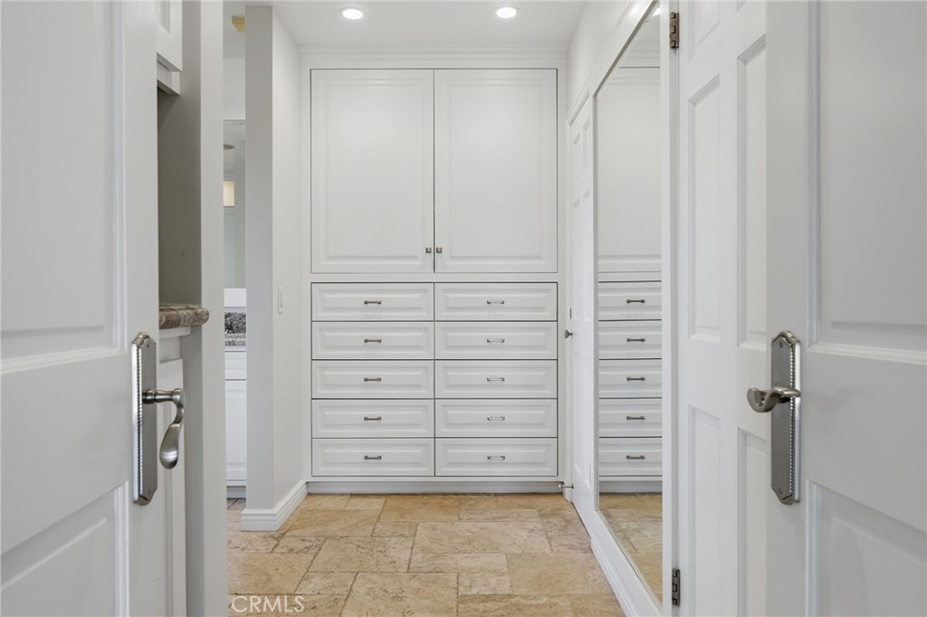 3906 Lake Vista Court