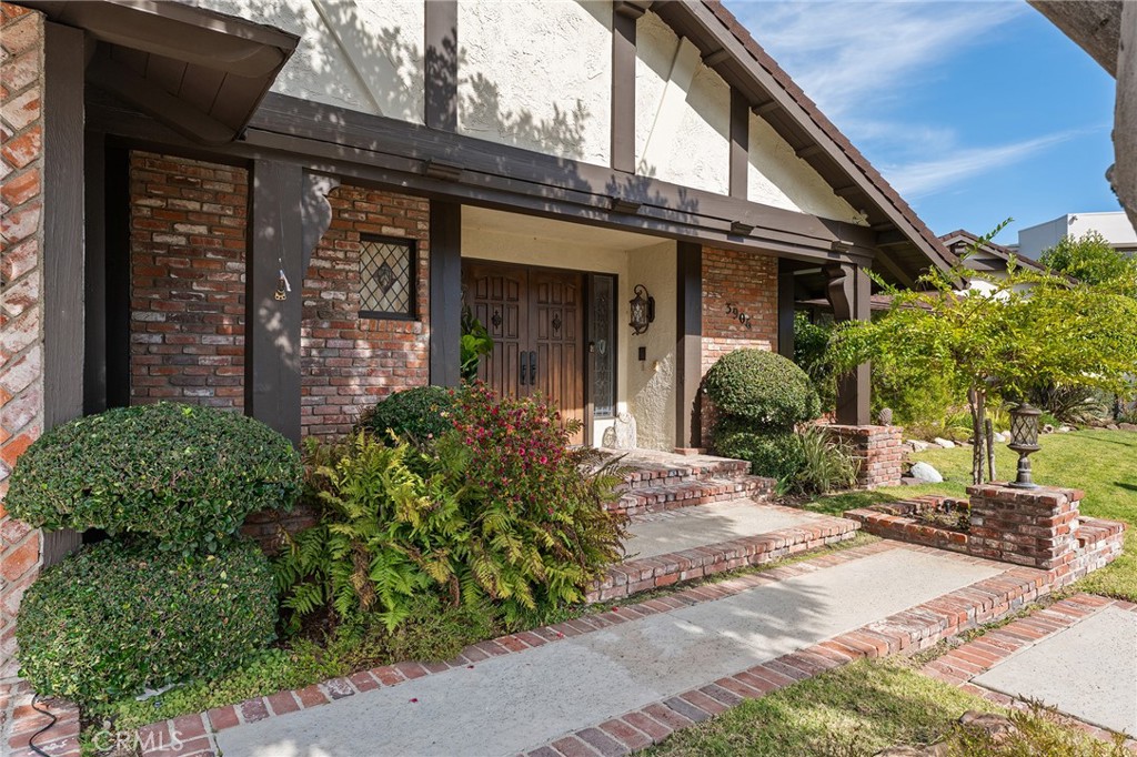 3906 Lake Vista Court