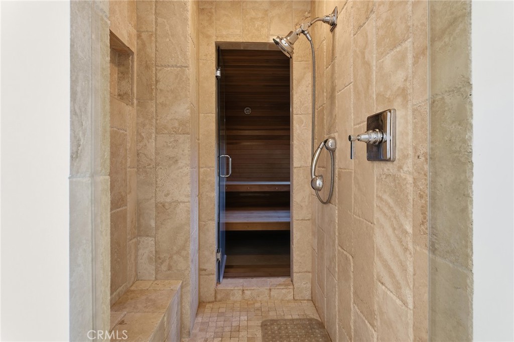 3906 Lake Vista Court