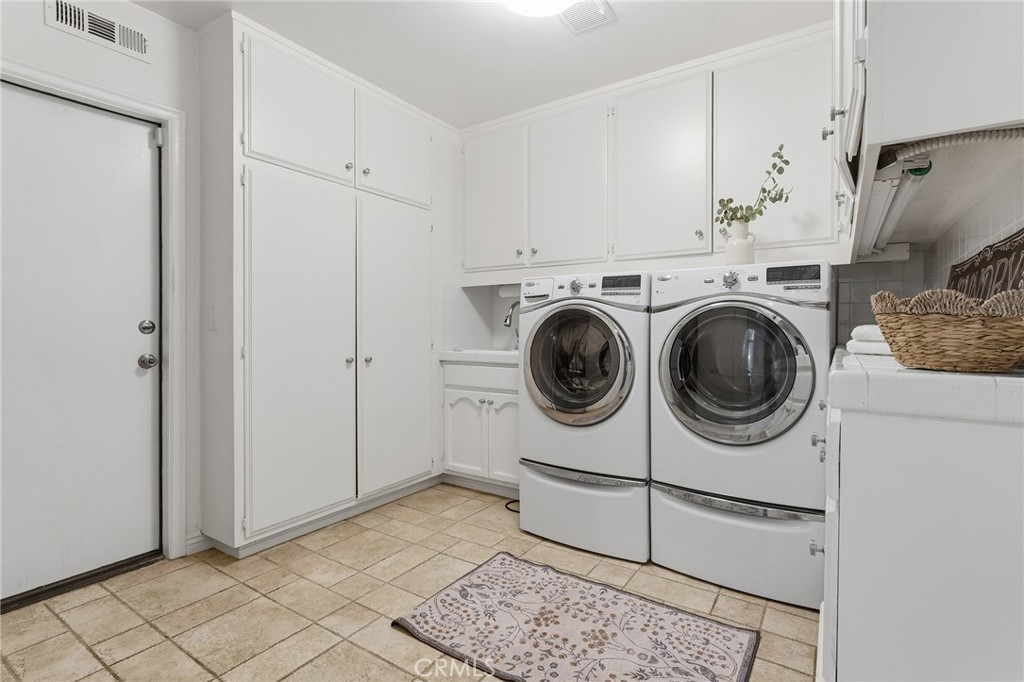 3906 Lake Vista Court