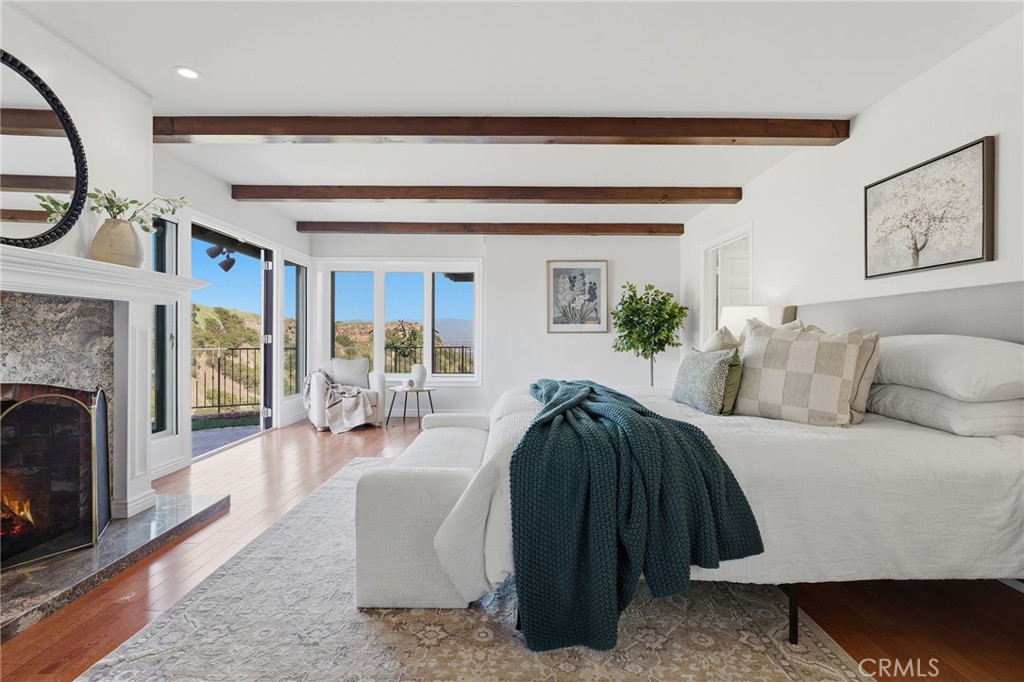 3906 Lake Vista Court