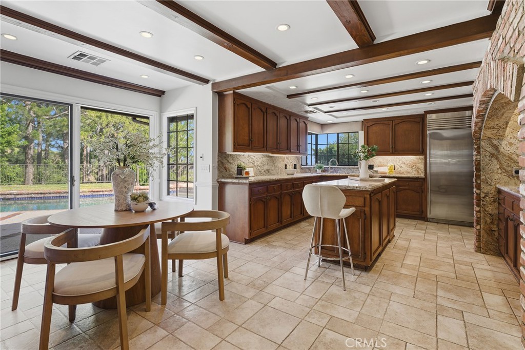 3906 Lake Vista Court