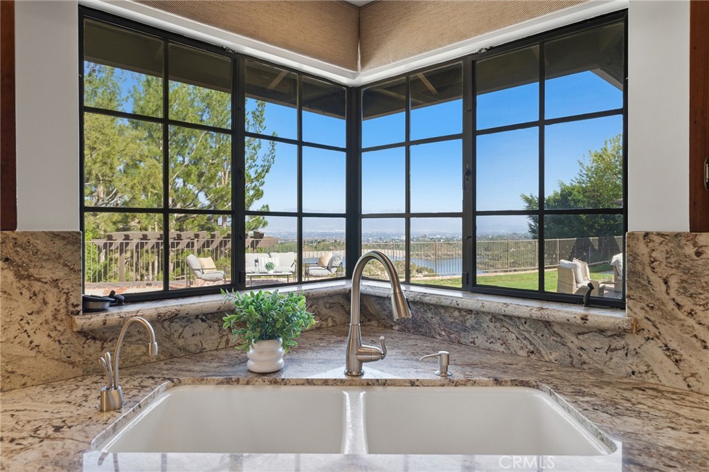 3906 Lake Vista Court