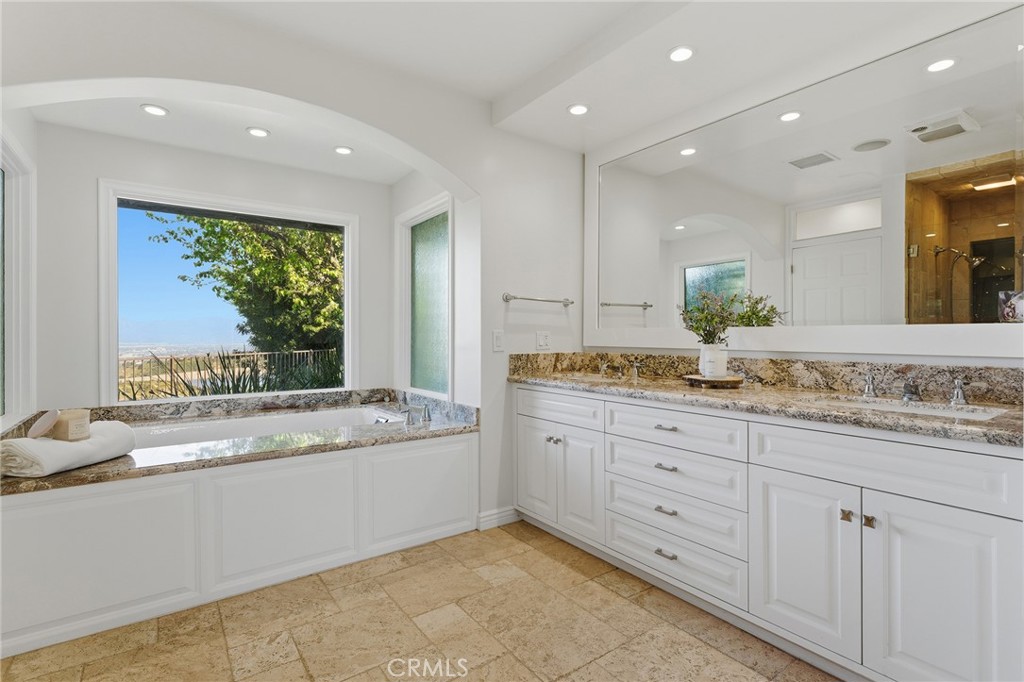 3906 Lake Vista Court