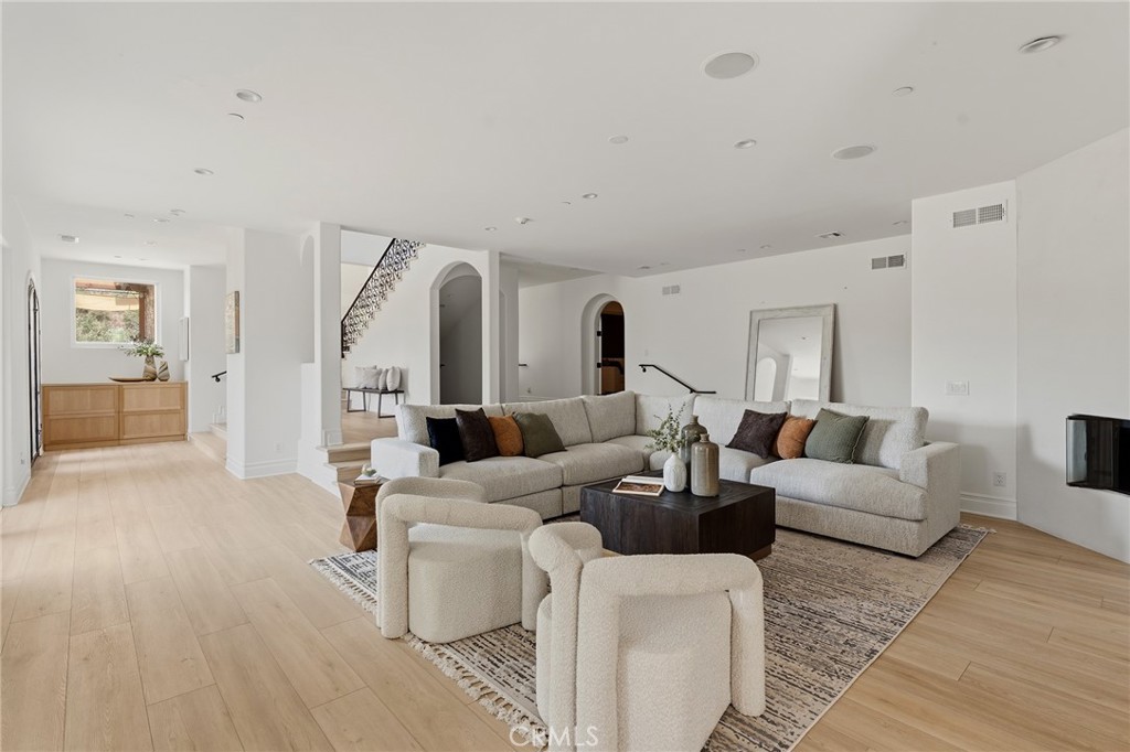6029 Fairview