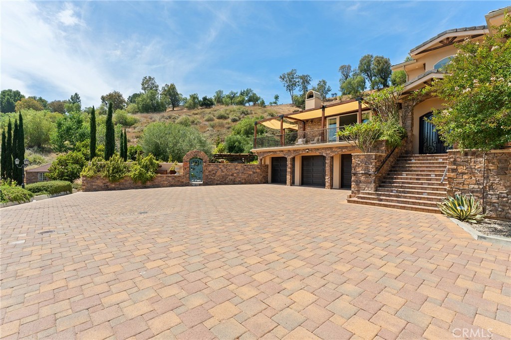 6029 Fairview