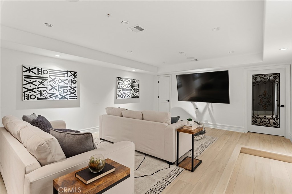 6029 Fairview