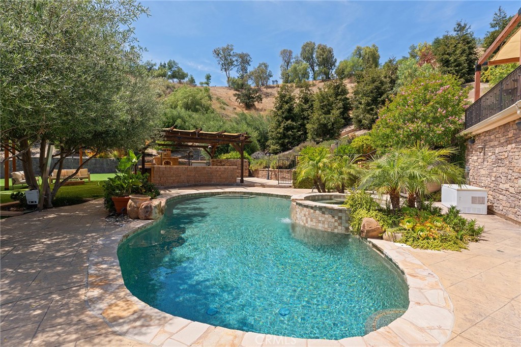 6029 Fairview