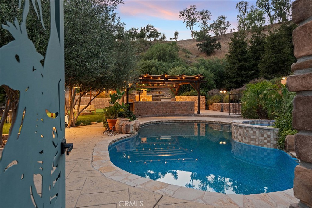 6029 Fairview
