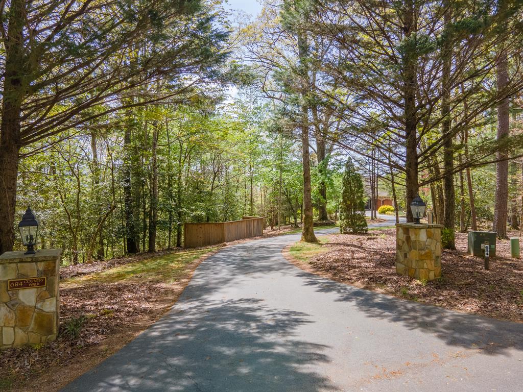 684 Country Walk