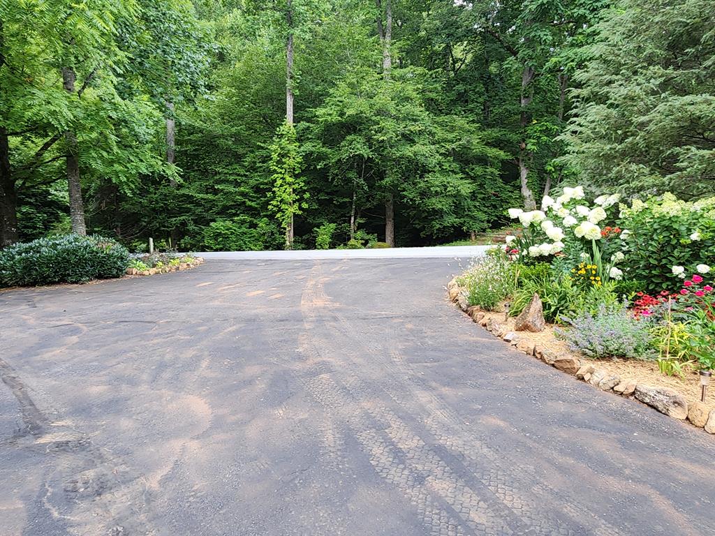575A Oak Creek Rd