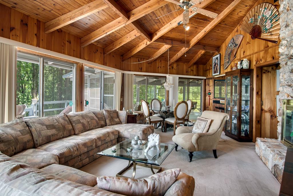 2107 Scofield Rd