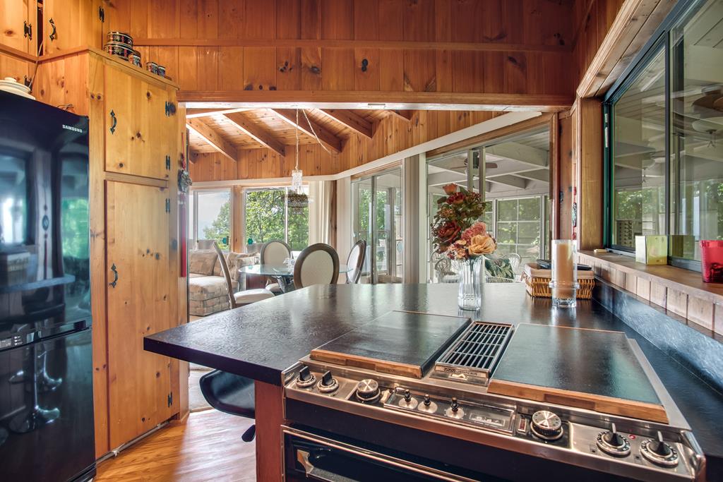 2107 Scofield Rd