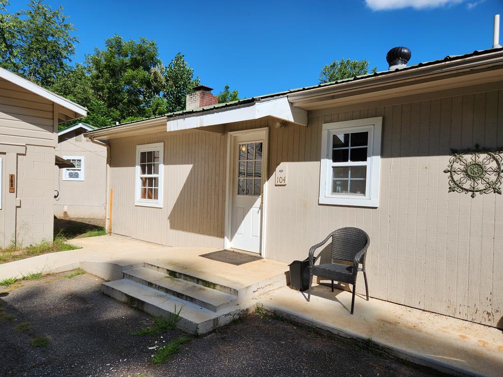 104 Hurst Rd
