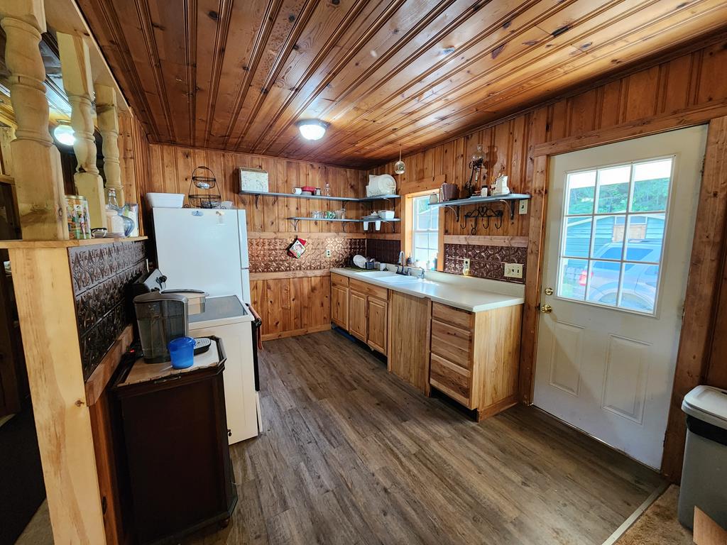 104 Hurst Rd