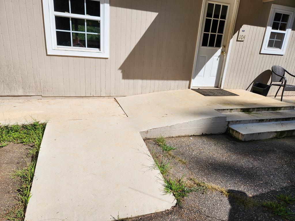 104 Hurst Rd