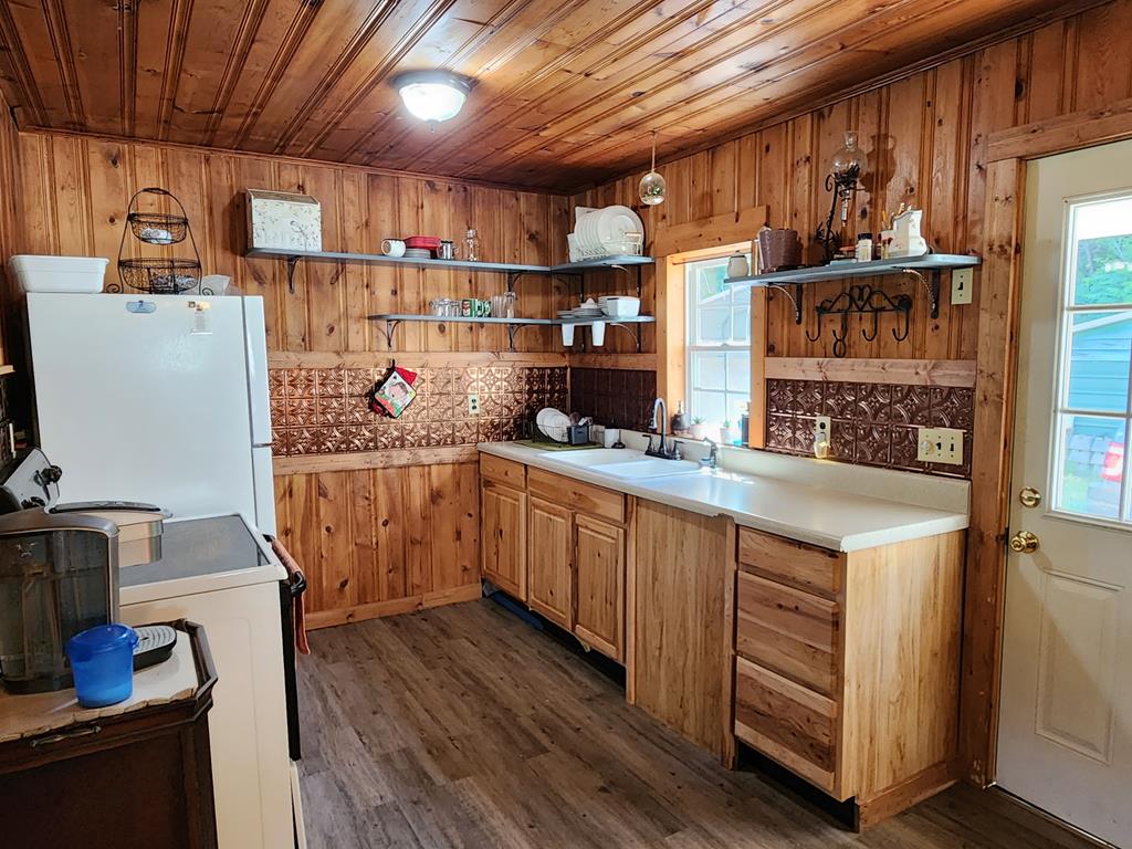 104 Hurst Rd