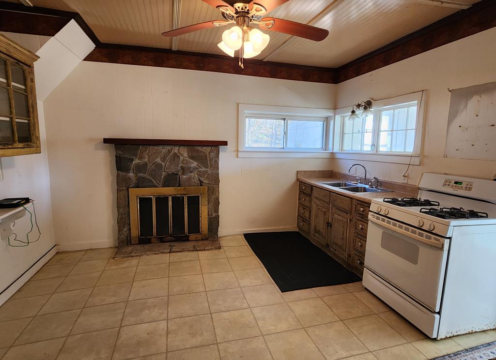 11 Dobson Mountain Road