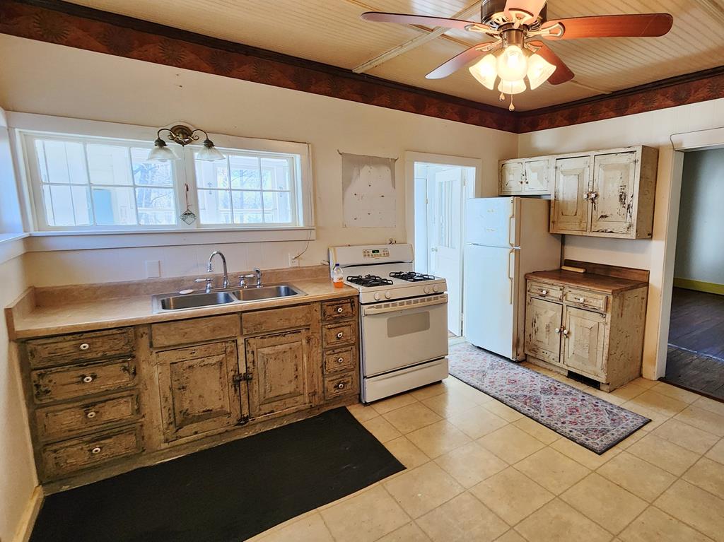 11 Dobson Mountain Road