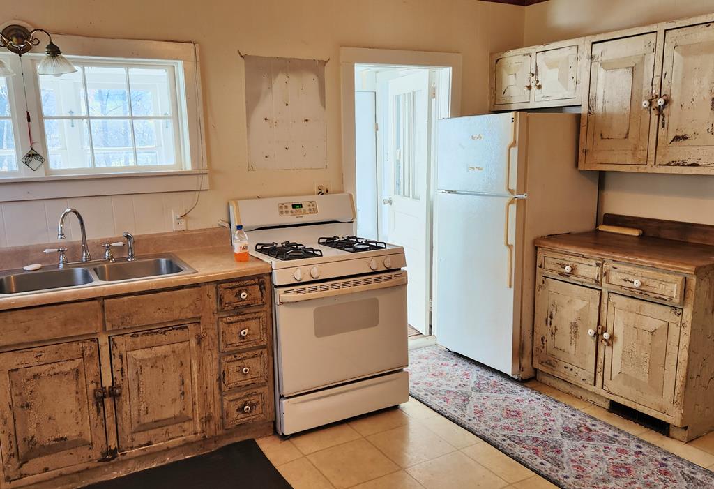 11 Dobson Mountain Road