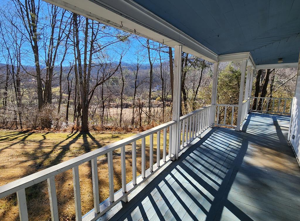 11 Dobson Mountain Road