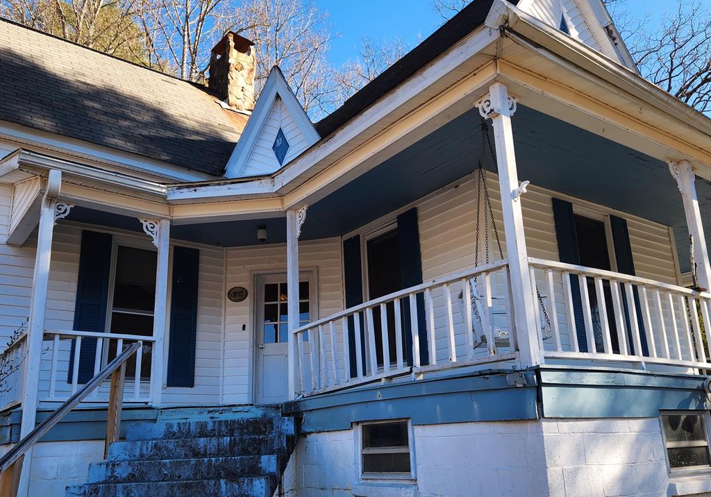 11 Dobson Mountain Road