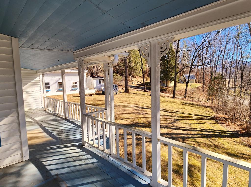 11 Dobson Mountain Road