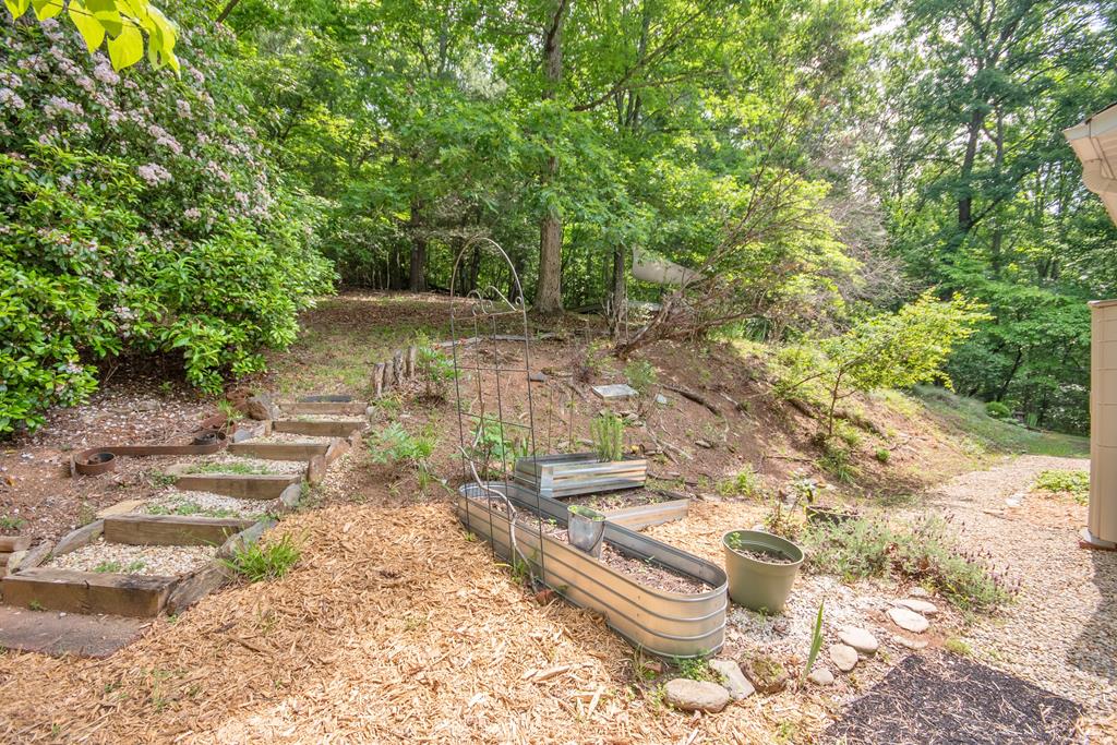 202 Chickadee Trail